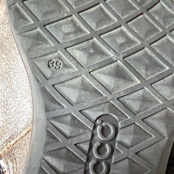 Ecco distressed tan/brown leather boots. - Picture 6 of 7